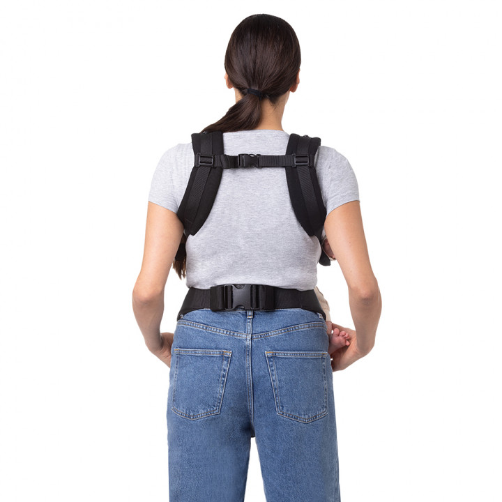 MoMi COLLETE LOVE ergonomic baby carrier