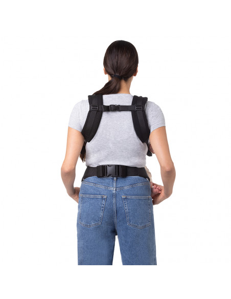 MoMi COLLETE LOVE ergonomic baby carrier