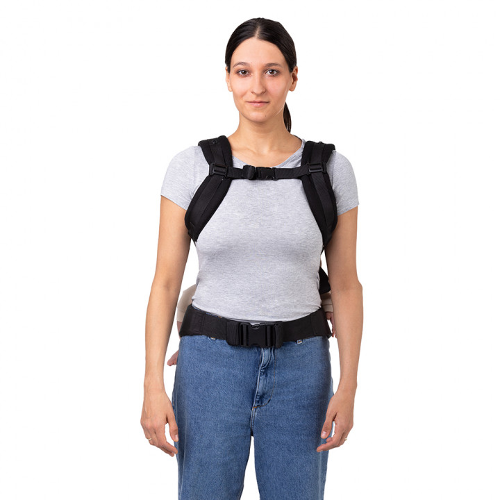 MoMi COLLETE LOVE ergonomic baby carrier