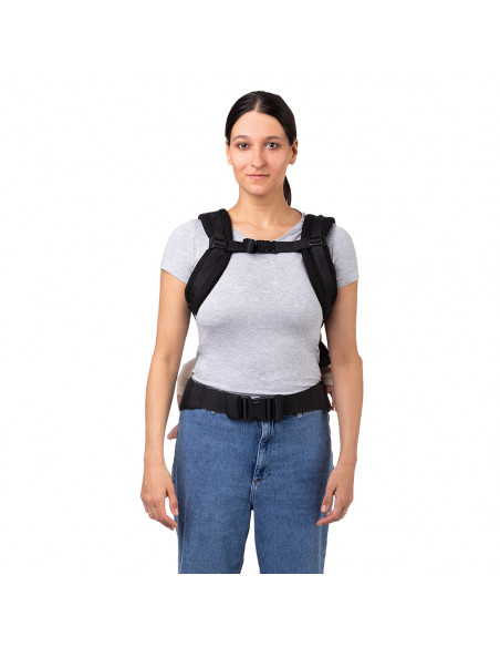MoMi COLLETE LOVE ergonomic baby carrier
